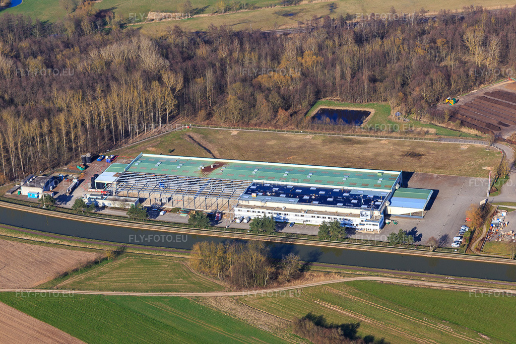 Vue aérienne: Zone industrielle au bord du canal avec Caddie Traitement de Surface à Dettwiller dans le département Bas Rhin, France – .Photo: IMG_097554.jpg prise le 16/03/2017 par Werner Riehm/FLY-FOTO.eu – Résolution de l'original: 5472 x 3648 px