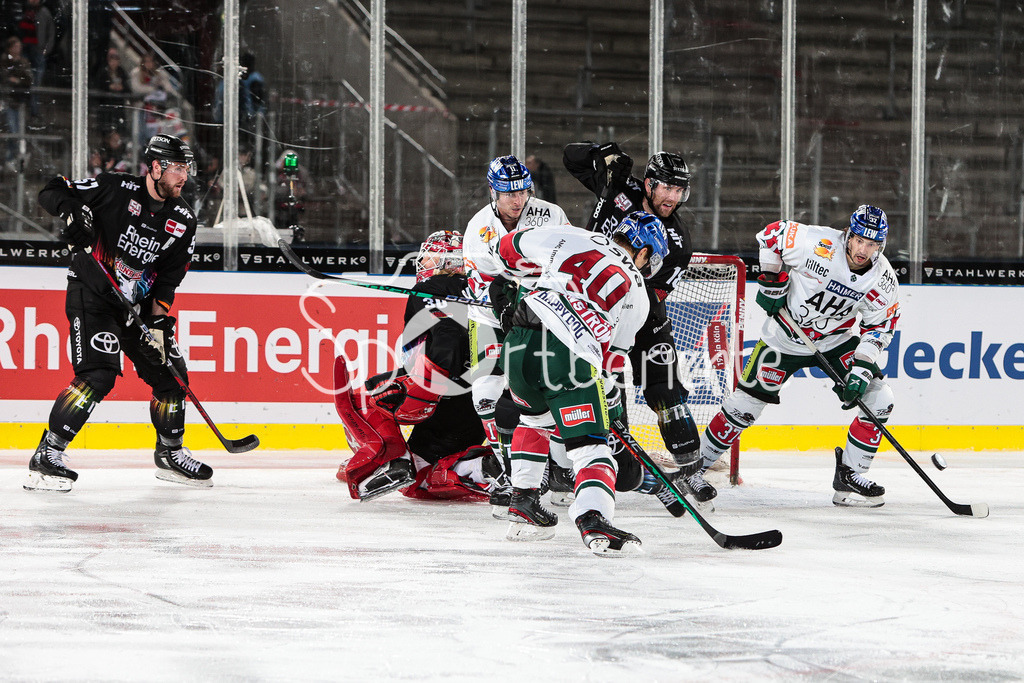 Kölner Haie - Augsburger Panther | Sebastian WAENNSTROEM (AEV #40) kann in dieser Szene den Puck nicht im tor unterbringen