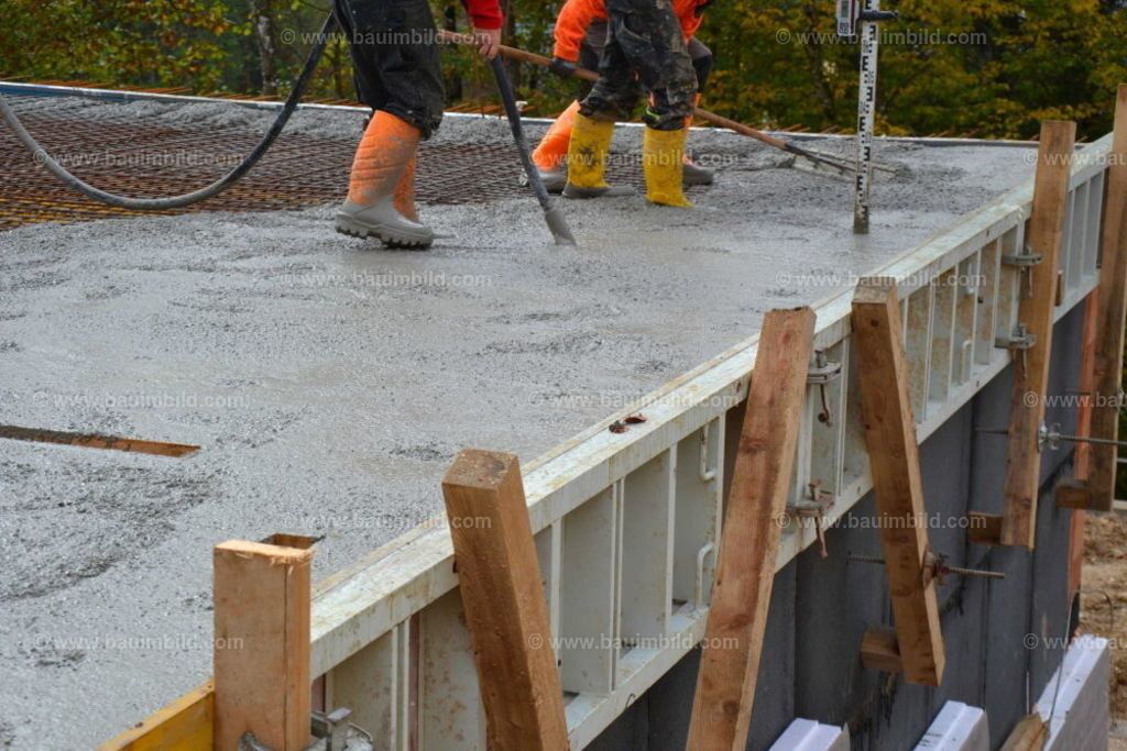 bib-lg04-betonarbeiten-0334 | Nach LV-Leistungsgruppen sortierte Detailfotos über den Bau eines Hauses. Alle Hausbau-Bilder direkt vom Urheber und Autor der Website Haus-Selber-Bauen.com