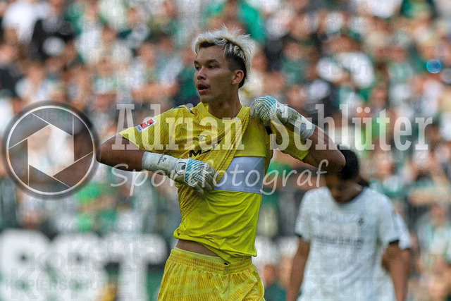 Borussia Mönchengladbach vs SV Werder Bremen - Bundesliga  | Mönchengladbach, Deutschland, 14.09.25:   Mio Backhaus (SV Werder Bremen) gestikuliert, Gestik waehrend des Spiels der Bundesliga zwischen Borussia Mönchengladbach vs SV Werder Bremen im Stadion im Borussia Park(Foto von Brauer-Fotoagentur / Adrian Schlueter)