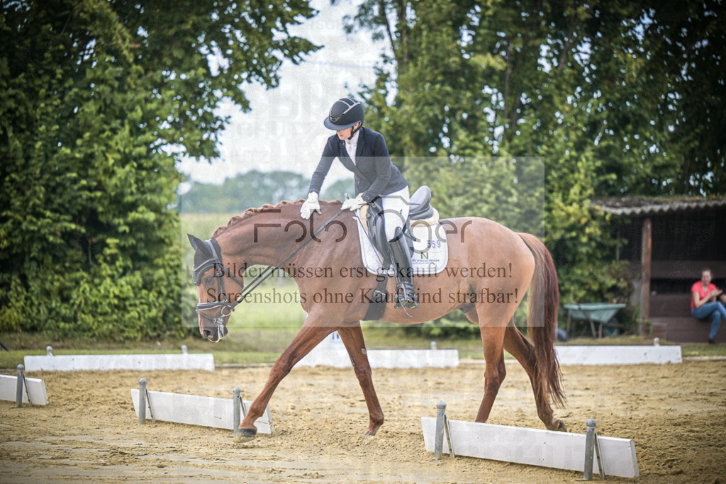 DOS_9508 | Entdecke hochwertige Reitturnierfotos von Foto Oger. Professionell, emotional und authentisch – jetzt Lieblingsmomente im Shop bestellen.Deutschlandweite Turnierfotografie. - Realisiert mit Pictrs.com