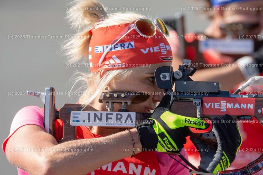 Deutsche Meisterschaften Biathlon 2018 | Deutsche Meisterschaften Biathlon 2018, Massenstart Frauen am 15.09.2018 in der DKB SKI ARENA in Oberhof, (Deutschland)

Bild: Karolin Horchler vom WSV Clausthal-Zellerfeld / BwB (2) - Realisiert mit Pictrs.com