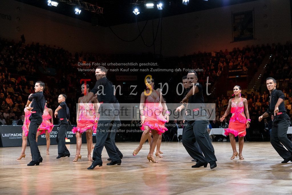 20241109_DM-Formationen_3892 | Tanzsportbilder, Standardtanz, Lateintanz, WDSF, DTV, LTVB, dancecomp, goc, hessen tanzt, blaues band der spree, walzer, tango, wiener walzer, slowfox, quickstepp, samba, rumba, cha-cha-cha, paso doble. jive, hd-kroft photography, turniertanzsport