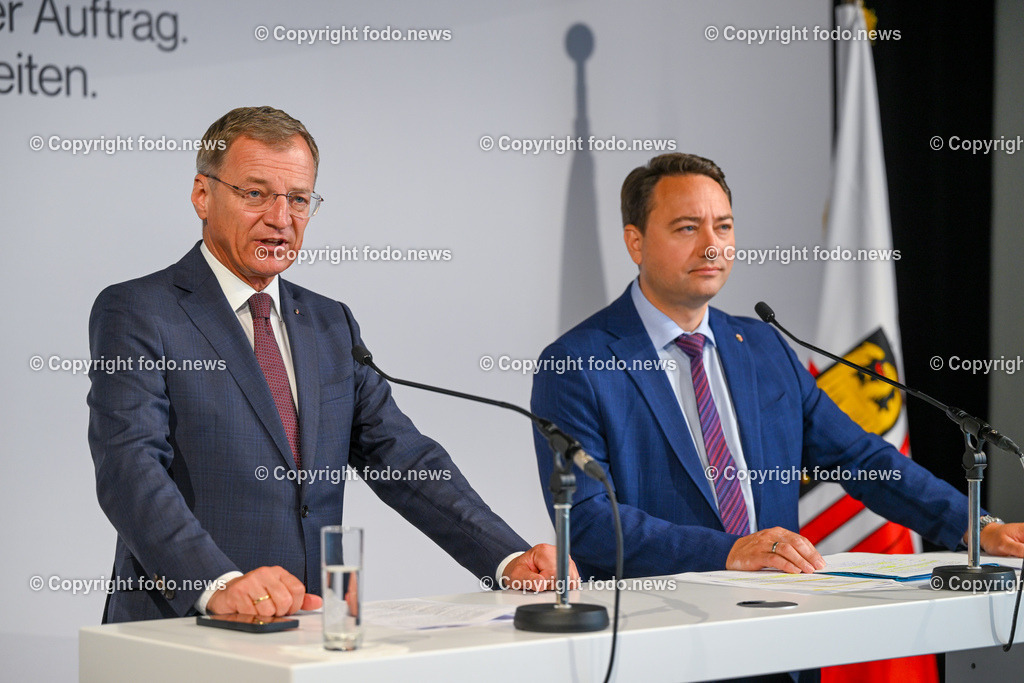 Pressekonferenz LH Stelzer_ LH-Stv. Haimbuchner_ Arbeitsklausur 2023_ 12.09.2023-13 | 12.09.2020, OK Mediendeck Linz, AUT, Pressekonferenz LH Thomas Stelzer, LH-Stv. Manfred Haimbuchner, Menschen entlasten. Wirtschaft foerdern, Präsentation der Ergebnisse der Arbeitsklausur von OoeVP und FPoe Oberoesterreich, im Bild LH Thomas Stelzer (VP), LH-Stv. Manfred Haimbuchner (FP)