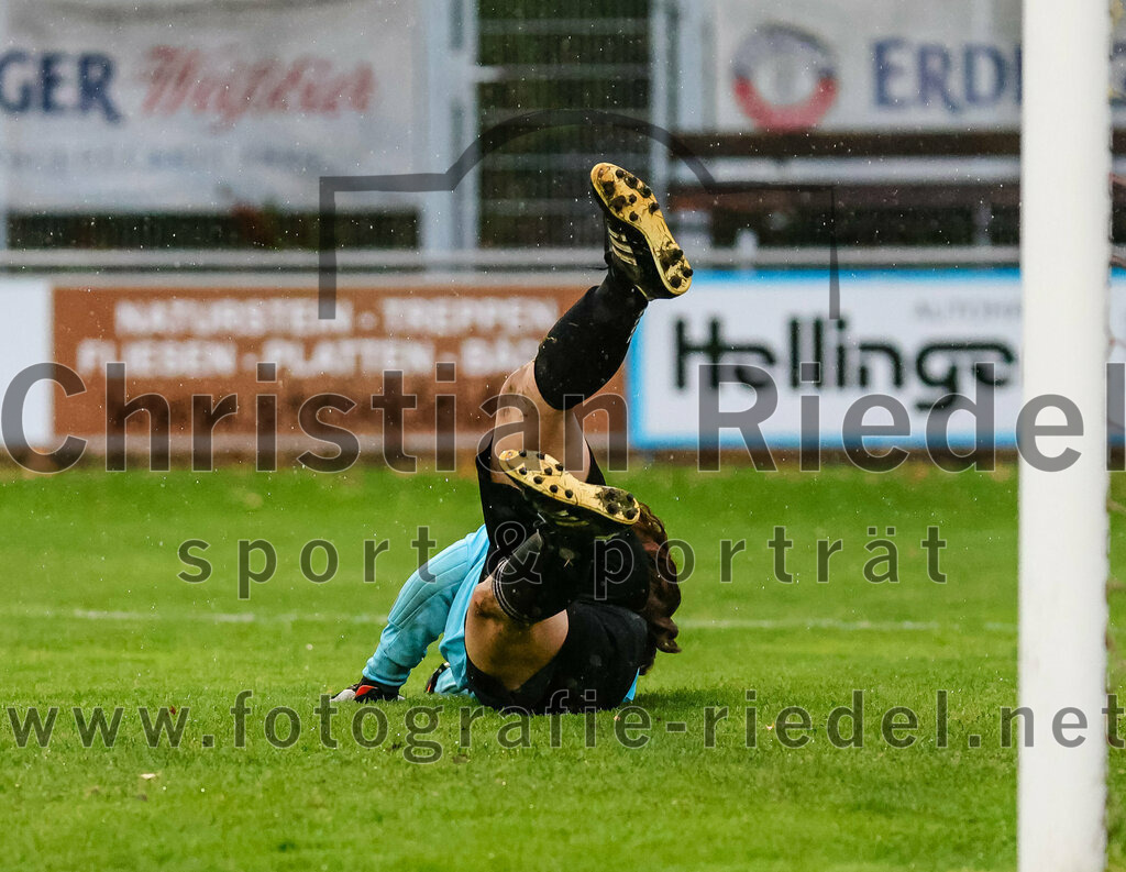 2023-10-14_090_FC_Schwaig_gegen_SV_Schechen | Oberding, Deutschland, 14.10.2023:
Fußball, Bezirksliga 2023 / 2024, 6. Spieltag, FC Schwaig gegen SV Schechen, Endergebnis: 4:3

Tor zum 1:1 durch Julia Marth (SV Schechen, #6)
Torfrau Sophie Zeilhofer (FC Schwaig, #1)

Foto: Christian Riedel / fotografie-riedel.net