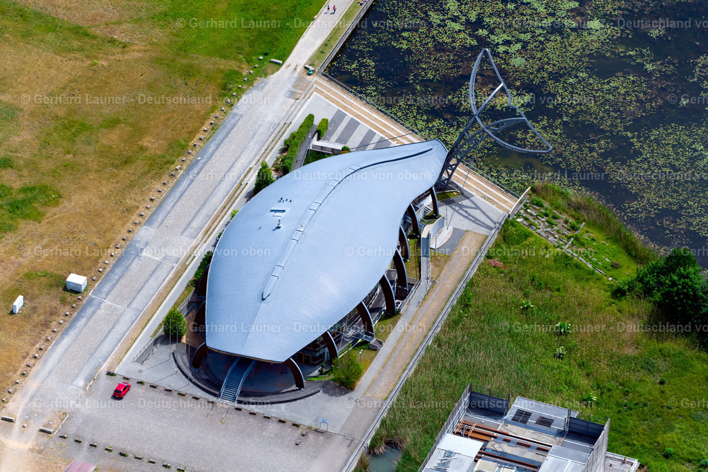 4030765 | HANNOVER 02.06.2020 Gebäude der Veranstaltungshalle Expowal - Eventlocation an der Straße Chicago Lane im Ortsteil Bemerode in Hannover im Bundesland Niedersachsen, Deutschland. Weiterführende Informationen bei: LIM gGmbH,  RTW Architekten GmbH. // Building of the indoor arena Expowal - Eventlocation on street Chicago Lane in the district Bemerode in Hannover in the state Lower Saxony, Germany. Further information at: LIM gGmbH,  RTW Architekten GmbH. Foto: Gerhard Launer