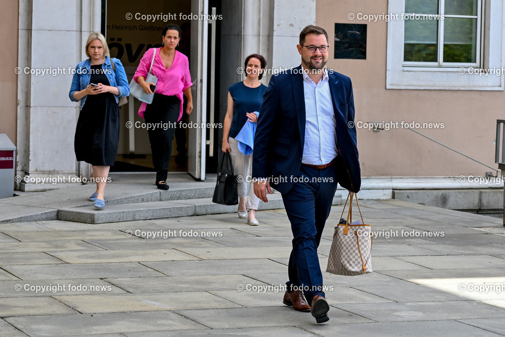 Pressekonferenz OoeVP stellt personelle Weichen_ 05.07.2024-27 | 05.07.2024, Linz, AUT, Pressekonferenz OoeVP stellt personelle Weichen - Verlaesslich fuer Oberoesterreich, im Bild Florian Hiegelsberger (VP, Parteimanager OoeVP)