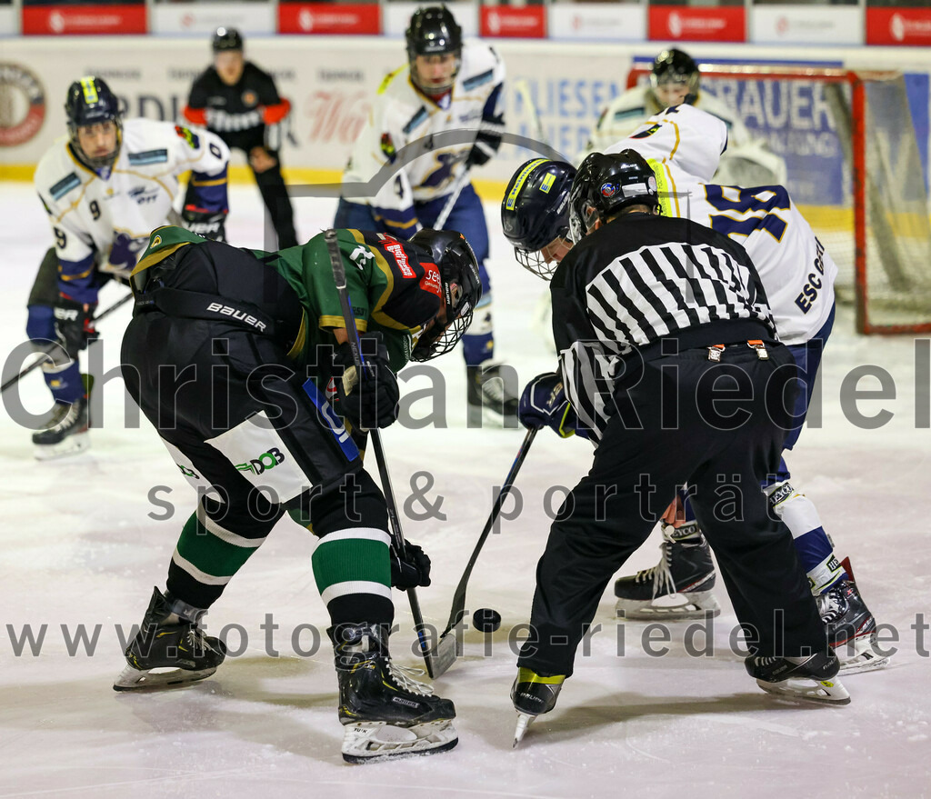 2022-11-26_037_TSV_Erding_gegen_ESC_Geretsried | Erding, Deutschland, 26.11.2022:
Eishockey, Bayernliga U20 2022 / 2023, xx. Spieltag, TSV Erding gegen ESC Geretsried, Endergebnis: 5:3

Foto: Christian Riedel / fotografie-riedel.net