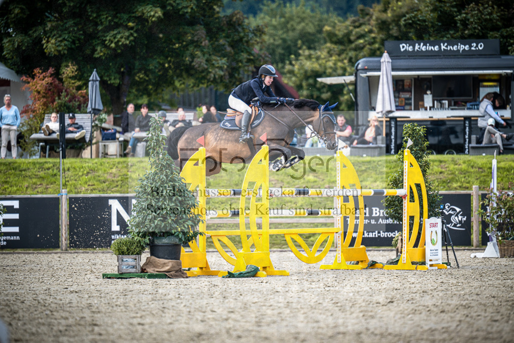 DOS_7324 | Entdecke hochwertige Reitturnierfotos von Foto Oger. Professionell, emotional und authentisch – jetzt Lieblingsmomente im Shop bestellen.Deutschlandweite Turnierfotografie. - Realisiert mit Pictrs.com