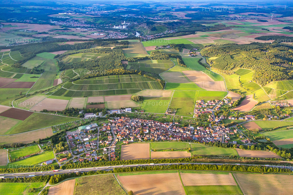 Luftbild: Dorf - Ansicht hinter der Autobahn A3 am Rande von landwirtschaftlichen Feldern und Nutzflächen im Ortsteil Dertingen in Wertheim im Bundesland Baden-Württemberg in Deutschland. Foto: IMG_073636.jpg vom 26.09.2014 durch Werner Riehm/FLY-FOTO.de