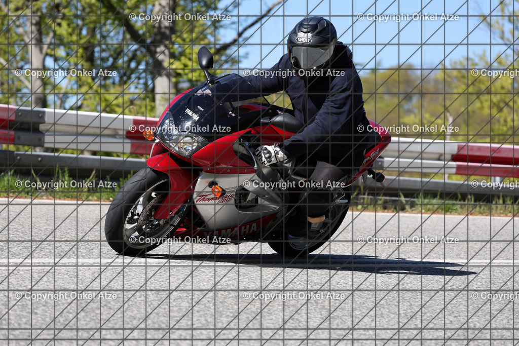 IMG_8196 | Fotograf am Kyffhäuser. Onkel Atze. Kyffhäuser Rennstrecke. Café36. Motorsportfotografie. - Realisiert mit Pictrs.com