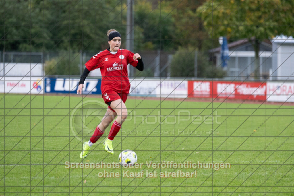 20251004_172551_0693 | #,1.FC Donzdorf (rot) vs. ASV Spartania Eislingen (blau), Fussball, B-Juniorinnen-Verbandsstaffel Nord, wfv, 03. Spieltag, Saison 2025/2026, Rasenplatz, Lautertal Stadion, Süßener Straße 16, 73072 Donzdorf, 04.10.2025 - 16:00 Uhr,Foto: PhotoPeet-Sportfotografie/Peter Harich