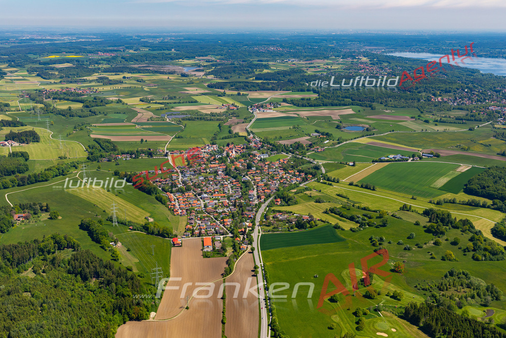 Aktuelles Luftbild von Traubing Tutzing - Die Luftaufnahme wurde 2021 mittels UL-Flugzeug erstellt ( keine Drohne ) - hochauflösende Kamera-Systeme von  Canon -Beste Qualität - Für grossformatige Ausdrucke geeignet. Die Geschenkidee !