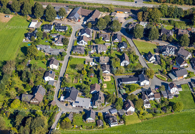 Plettenberg230908359Pasel | Luftbild, Ortsansicht Ortsteil Pasel mit Bürgerhaus Alte Dorfschule, Pasel, Plettenberg, Sauerland, Nordrhein-Westfalen, Deutschland
