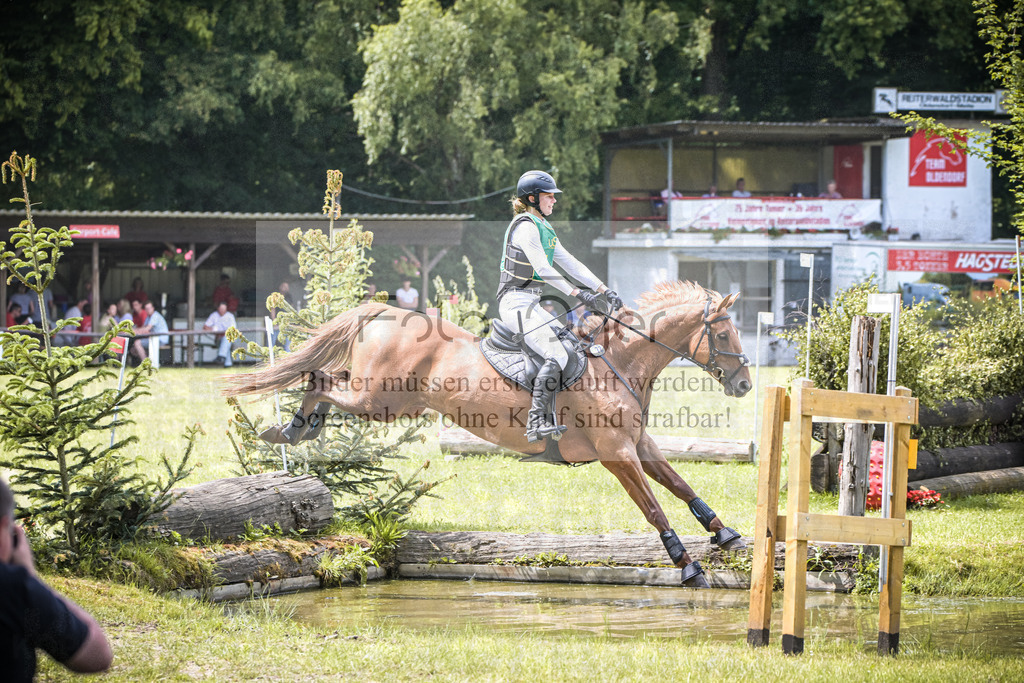 DOS_7332 | Entdecke hochwertige Reitturnierfotos von Foto Oger. Professionell, emotional und authentisch – jetzt Lieblingsmomente im Shop bestellen.Deutschlandweite Turnierfotografie. - Realisiert mit Pictrs.com