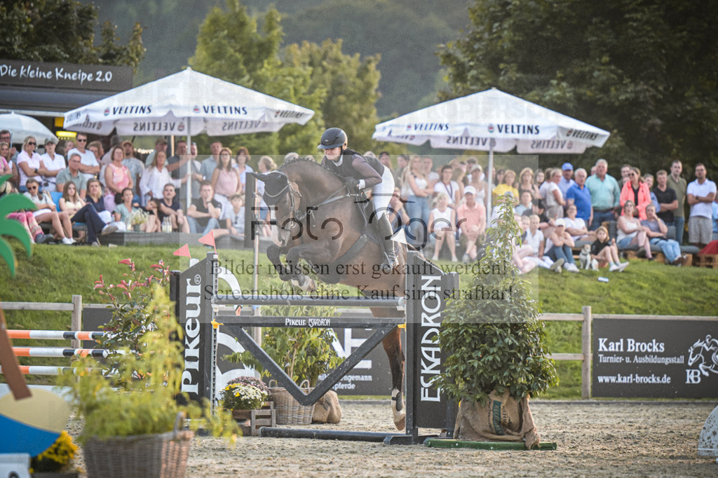 DOS_2243 | Entdecke hochwertige Reitturnierfotos von Foto Oger. Professionell, emotional und authentisch – jetzt Lieblingsmomente im Shop bestellen.Deutschlandweite Turnierfotografie. - Realisiert mit Pictrs.com