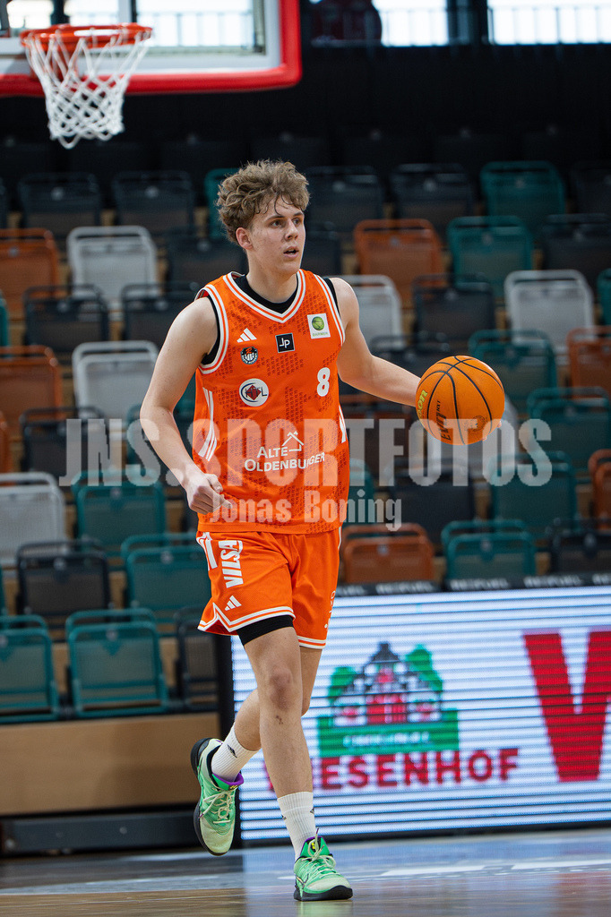 Basketball I Herren I Saison 2025-2026 I 2. Bundesliga ProB Nord I 23. Spieltag I RASTA Vechta II - EN Baskets Schwelm I 7621 | Moritz Grüß (8, RASTA Vechta II) - Realisiert mit Pictrs.com