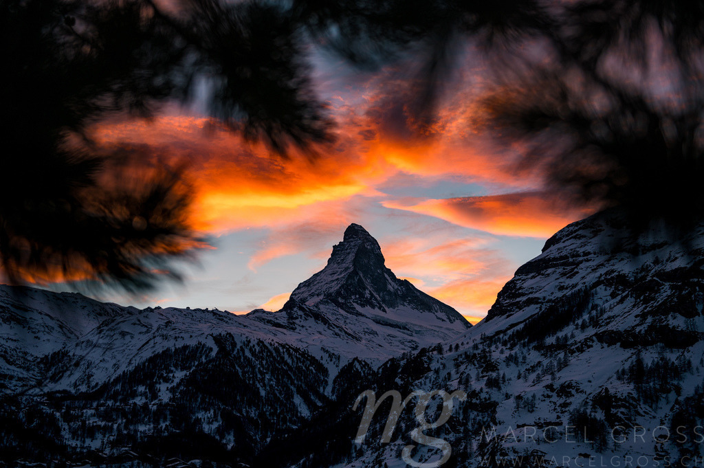 Matterhorn in Switzerland on a wonderful sunset | Die ideale Geschenkidee für Naturliebhaber. Naturbilder von Marcel Gross Photography für ihr Zuhause in den verschiedensten Formaten und Materialien. - Realisiert mit Pictrs.com