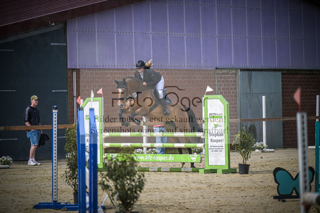 DOS_6585 | Entdecke hochwertige Reitturnierfotos von Foto Oger. Professionell, emotional und authentisch – jetzt Lieblingsmomente im Shop bestellen.Deutschlandweite Turnierfotografie. - Realisiert mit Pictrs.com