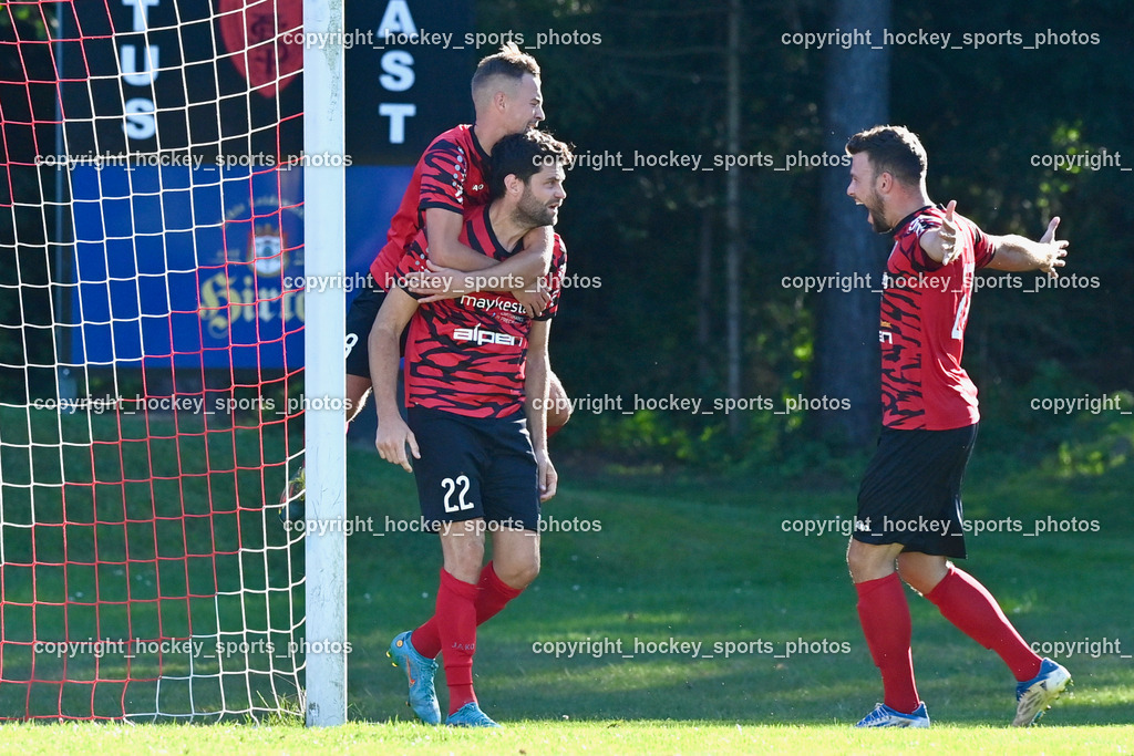 ATUS Ferlach vs. ASKÖ Köttmannsdorf 2.9.2023 | Jubel ATUS Ferlach Mannschaft, #22 Stephan Bürgler,, #8 Erwin Bajric, #27 Julian Völz
