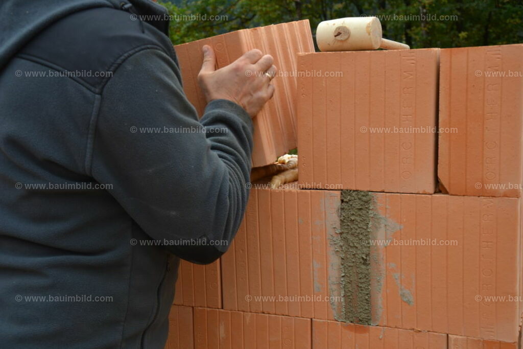 bib-lg07-mauerarbeiten-0023 | Nach LV-Leistungsgruppen sortierte Detailfotos über den Bau eines Hauses. Alle Hausbau-Bilder direkt vom Urheber und Autor der Website Haus-Selber-Bauen.com