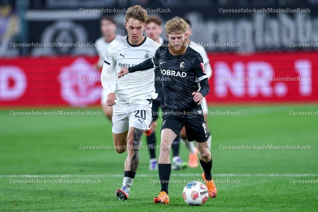 BMG05102501079 | 05.10.2025, Fußball, Borussia Mönchengladbach - SC Freiburg, 1. Fußball Bundesliga, Borussia-Park, Saison 2025 2026: Luca Netz&nbsp;(Borussia Mönchengladbach #20) im Zweikampf gegen  Niklas Beste&nbsp;(SC Freiburg #19)  DFB regulations prohibit any use of photographs as image sequences and or quasi-video.