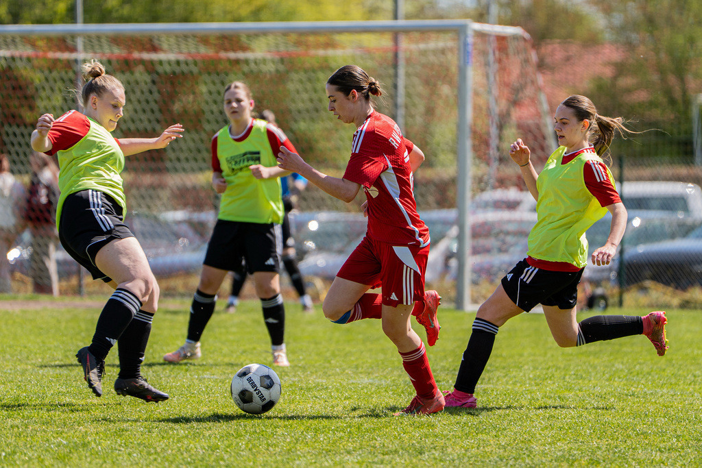 Fußball I Frauen I Saison 2025-2026 I Bezirksliga Weser-Ems Mitte I 17. Spieltag I SV RW Visbek - SG Damme-Lembruch I 11669 | jns.sportfotos - Realisiert mit Pictrs.com