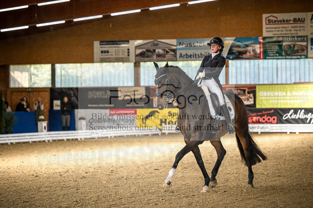 DOS_1571 | Entdecke hochwertige Reitturnierfotos von Foto Oger. Professionell, emotional und authentisch – jetzt Lieblingsmomente im Shop bestellen.Deutschlandweite Turnierfotografie. - Realisiert mit Pictrs.com