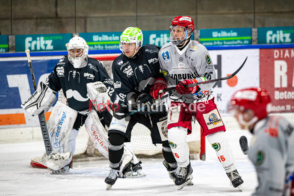 TSV Peißenberg MINERS gegen TEV Miesbach | Eishockey Bayernliga Herren Vorrunde 2024/25, TSV Peißenberg MINERS gegen TEV Miesbach, 20241201,Gedrängel vor dem Tor,2024-12-01 in Peißenberg (Eisstadion Peißenberg)Valentin HÖRNDL (MINERS 18), Patrick ASSELIN (TEVM 16)Copyright: WolfgangxLindner