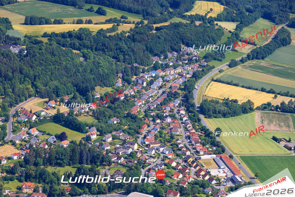 Die Luftaufnahme der Stadt Wirsberg wurde 2017 vom Flugzeug heraus erstellt ( keine Drohne )- hohe Auflösung für beste Qualität