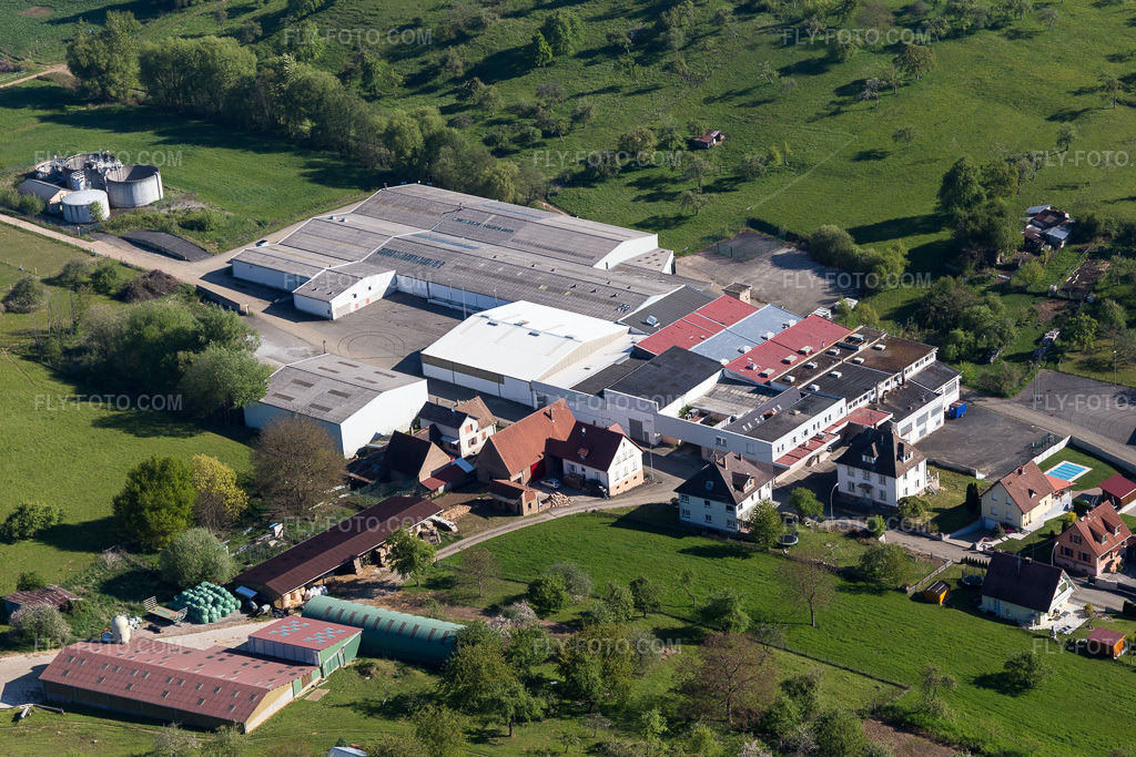 Aerial view: Buildings and production halls on a factory site in Mietesheim in the state Bas-Rhin, France.Photo: IMG_099437.jpg taken on 04/30/2017 by Werner Riehm/FLY-FOTO.comResolution of the original: 5472 x 3648 px