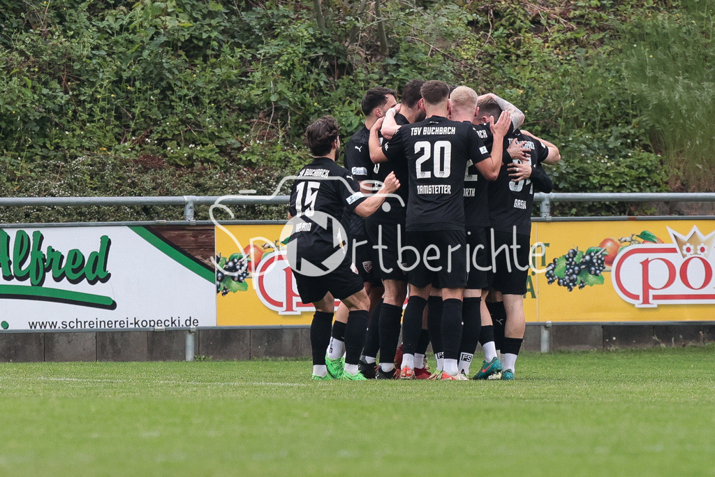 TSV Buchbach - FC Bayern Amateure | Jubel der Hausherren nach dem Treffer zum 1-0 durch Kevin HINGERL (TSV #7) / Tor / Freude / Torschuetze