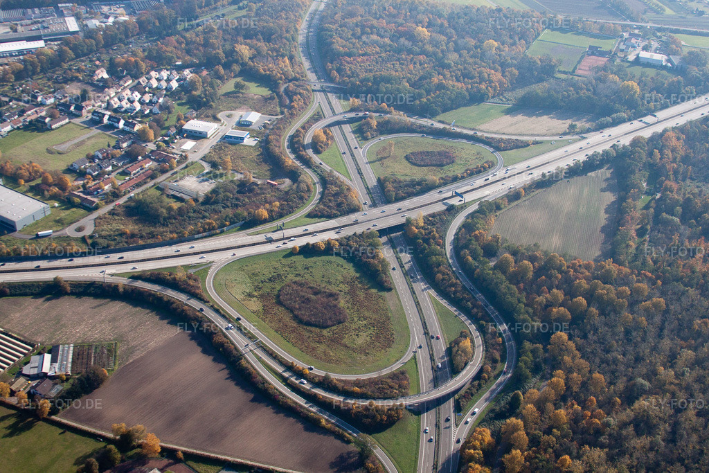 Luftbild: A5 Ausfahrt KA-Mitte im Ortsteil Durlach in Karlsruhe im Bundesland Baden-Württemberg in Deutschland. Foto: IMG_35027.jpg vom 31.10.2010 durch Werner Riehm/FLY-FOTO.de
