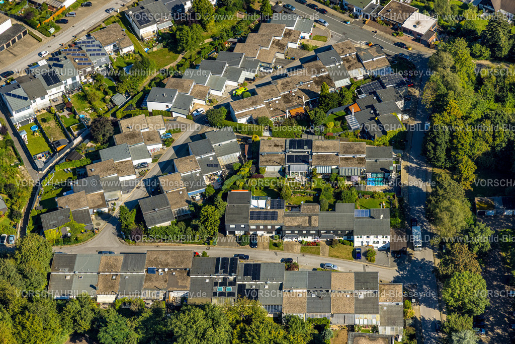 Heiligenhaus240813114 | Luftbild, Wohnsiedlung und Wohngebiet mit Reihenhäusern an der Spessartstraße, Siedlung mit Mittelgebirgsnamen, Formen und Farben, Heiligenhaus, Ruhrgebiet, Nordrhein-Westfalen, Deutschland