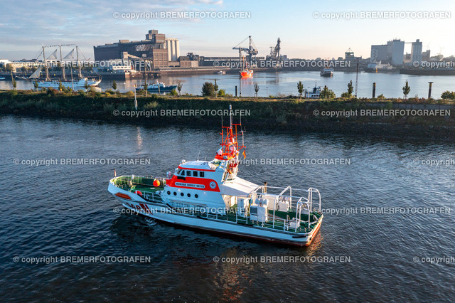 DJI_0167 | 30.09.2022 Drohnenaufnahmen Dt. Schifffahrtstag 2022 Bremen Wendebecken / Weser