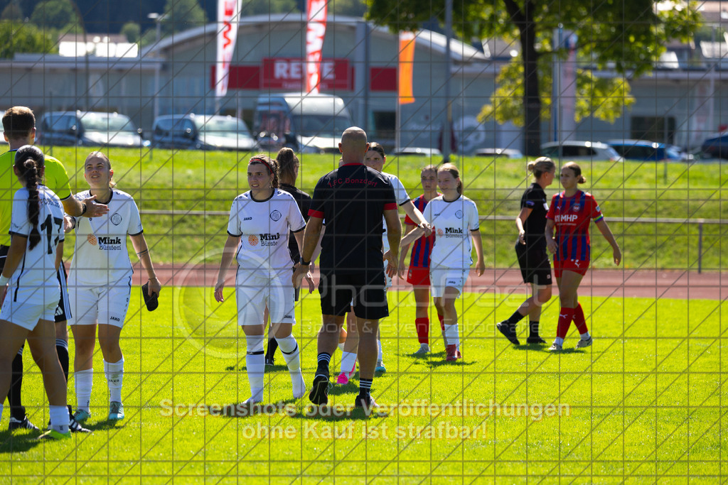 20260906_125449_0366_(c)_by_PhotoPeet | #,1.FC Donzdorf (weiß) vs. 1.FC Heidenheim 1846 (rot), Fußball, Frauen-Verbandspokal Gruppe 2, 2. Runde, Saison 2026/2027, Rasenplatz Lautertal Stadion, Süßener Straße 16, 73072 Donzdorf, 06.09.2026 - 11:00 Uhr,Foto: PhotoPeet / Sport- &amp; Eventfotografie / Peter Harich