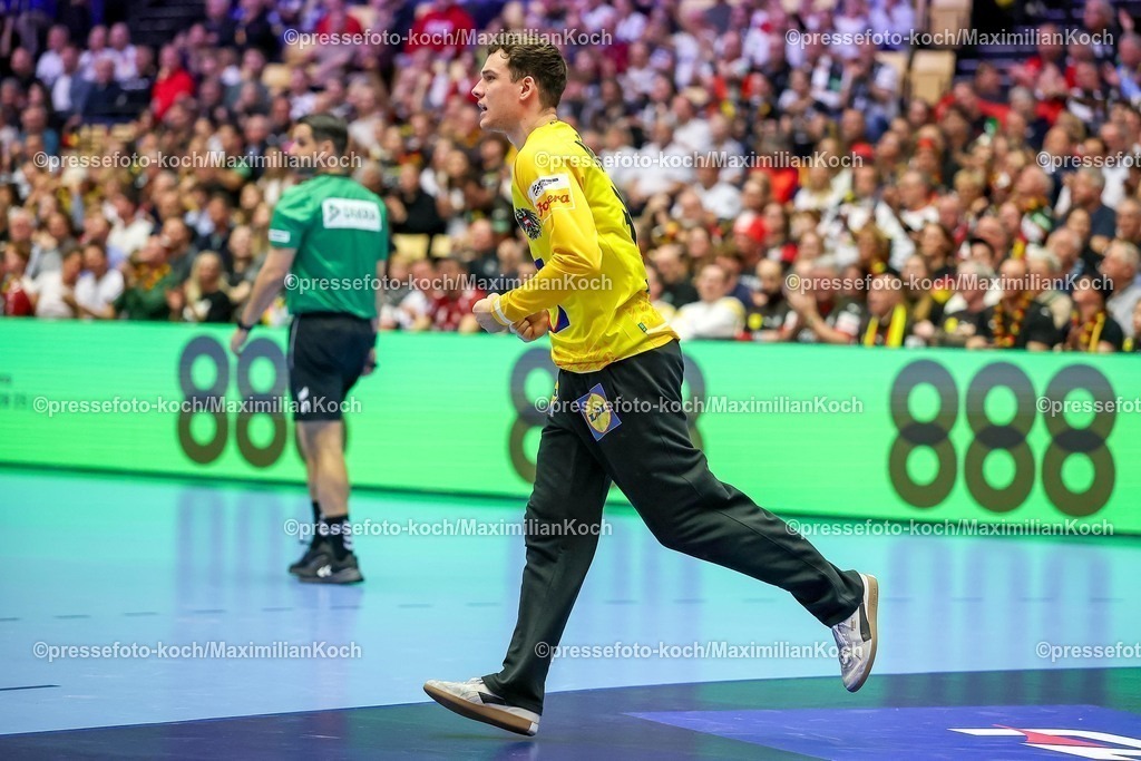 EHF17012601088 | 17.01.2026, Handball, Men's EHF EURO 2026, Österreich - Spanien, Jyske Bank Boxen in Herning, Dänemark, Preliminary Round:  Constantin Möstl (Austria #98) jubelnd