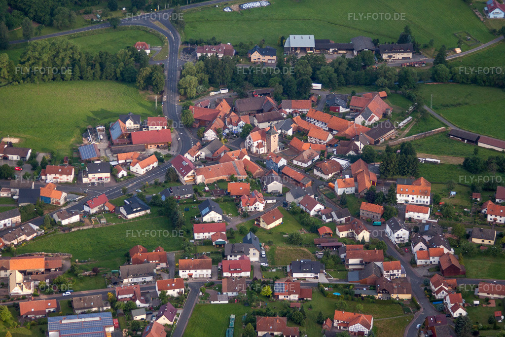 Luftbild: Dorfansicht im Ortsteil Kleinlüder in Großenlüder im Bundesland Hessen in Deutschland. Foto: IMG_68515.jpg vom 21.06.2014 durch Werner Riehm/FLY-FOTO.de