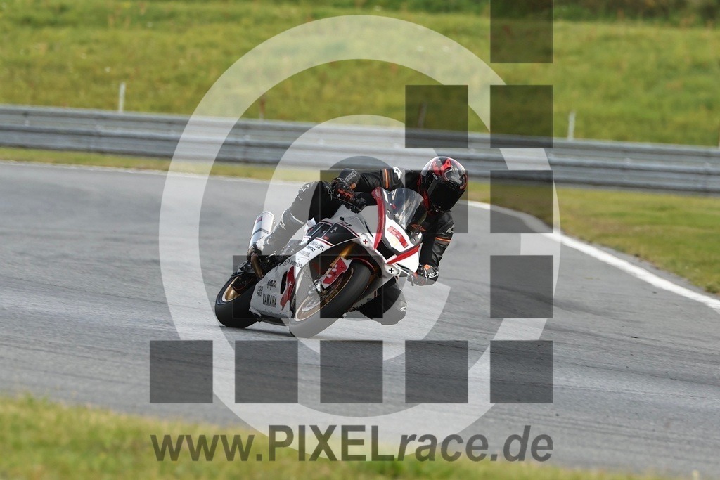 0128-20250909_15215 | Schöne Erinnerungen an spannende Momente - das festzuhalten ist unser Job. PIXELrace.de ist seit 2003 auf den Rennstrecken Europas unterwegs um die Action draußen beim Fahren und die wunderbare Stimmung imm Fahrerlager für euch einzufangen.