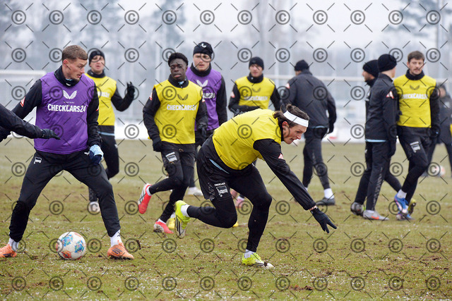 RGE_7726b | Hertha BSC, 2.Bundesliga, Herren, Training, Saison 2025/26, im Bild von li. Michael Cuisance ( Hertha BSC ), Fabian Reese ( Hertha BSC ),  Mittwoch 04.02. 2026,   Fotograf:   Ralf Gebhardt - Realisiert mit Pictrs.com