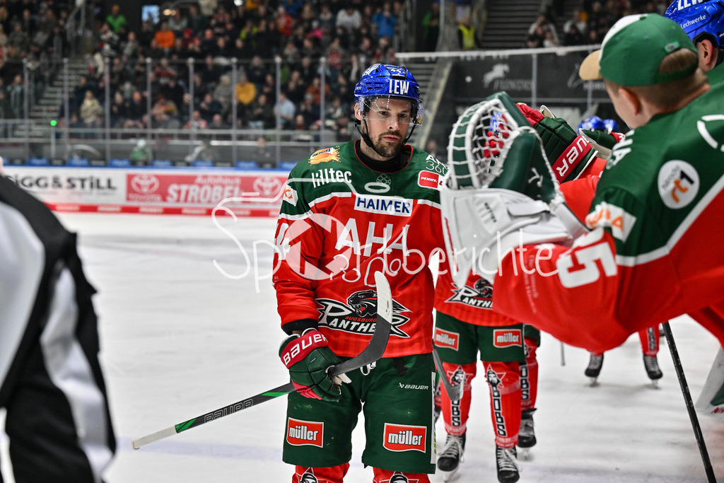 Augsburger Panther - Kölner Haie | Jubel der Panther nach dem Treffer zum 3-0 durch Nolan ZAJAC (Augsburger Panther #44) / Tor / Torschuetze / Freude / Happy / DEL: Augsburger Panther - Koelner Haie, Curt Frenzel Stadion am 02.03.2025