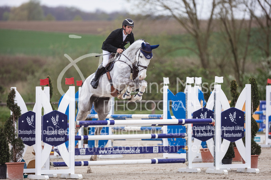 250417_Springpferde-L2-306 | Deine schönsten Turniermomente als professionelle Fotos! Entdecke hochwertige Pferdesport-Fotografie im Online-Shop. Jetzt Fotos finden & bestellen!