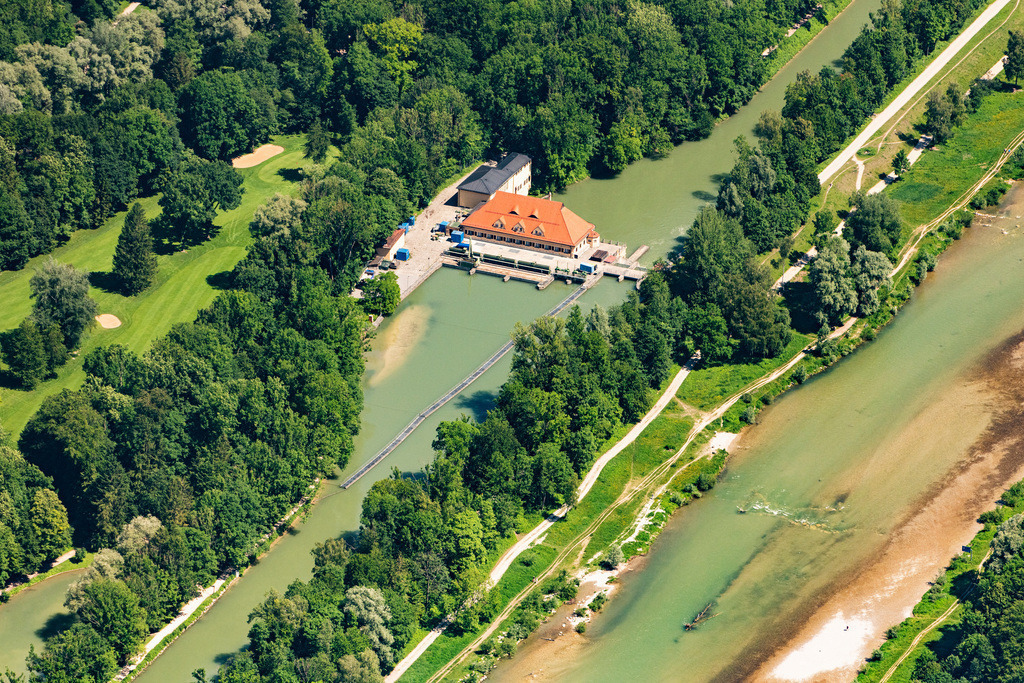 dr__0024750.jpg | MüNCHEN 24.06.2019 Bauwerk und Stauanlagen des Wasserwerk und Wasserkraftwerk Isar 1 an der Isar in München im Bundesland Bayern, Deutschland. // Structure and dams of the waterworks and hydroelectric power plant Isar 1 on Isar in Munich in the state Bavaria, Germany. Foto: Daniel Reiter