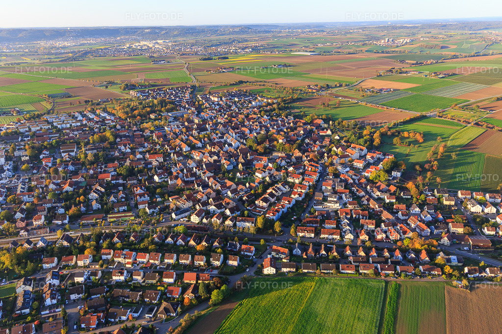 Luftbild: Ortsansicht von Norden im Ortsteil Münchingen in Korntal-Münchingen im Bundesland Baden-Württemberg in Deutschland. Foto: IMG_119122.jpg vom 14.10.2019 durch Werner Riehm/FLY-FOTO.de