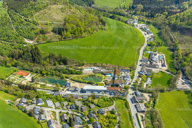Schmallenberg240505737 | Luftbild, Hotel Deimann Anlage, Romantik und Wellnesshotel, Schwimmbad und See, neue Parkanlage mit Spielplatz und Adventure-Golf, Winkhausen, Schmallenberg, Sauerland, Nordrhein-Westfalen, Deutschland