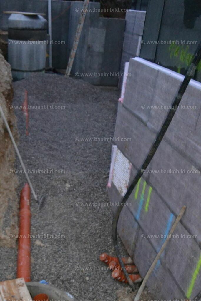 bib-lg17-elektroinstallation-0077 | Nach LV-Leistungsgruppen sortierte Detailfotos über den Bau eines Hauses. Alle Hausbau-Bilder direkt vom Urheber und Autor der Website Haus-Selber-Bauen.com