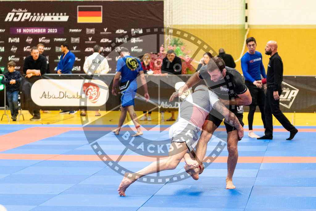 20231118PBB13116 | Fighters compete during the AJP Tour 600 Frankfurt Championship in Frankfurt/Main, Germany, on November 18, 2023.