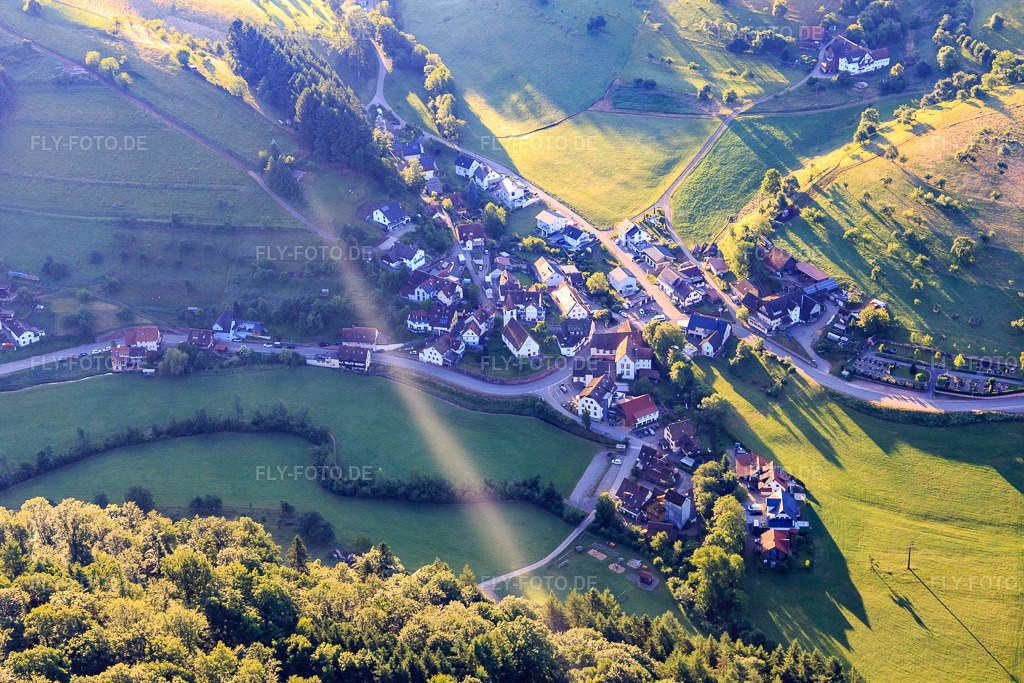 Luftbild: Dorfansicht im Reichenbachtal von Westen im Ortsteil Reichenbach in Freiamt im Bundesland Baden-Württemberg in Deutschland. Foto: IMG_147538.jpg vom 30.05.2025 durch Werner Riehm/FLY-FOTO.de