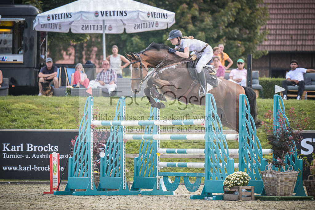 DOS_3607 | Entdecke hochwertige Reitturnierfotos von Foto Oger. Professionell, emotional und authentisch – jetzt Lieblingsmomente im Shop bestellen.Deutschlandweite Turnierfotografie. - Realisiert mit Pictrs.com