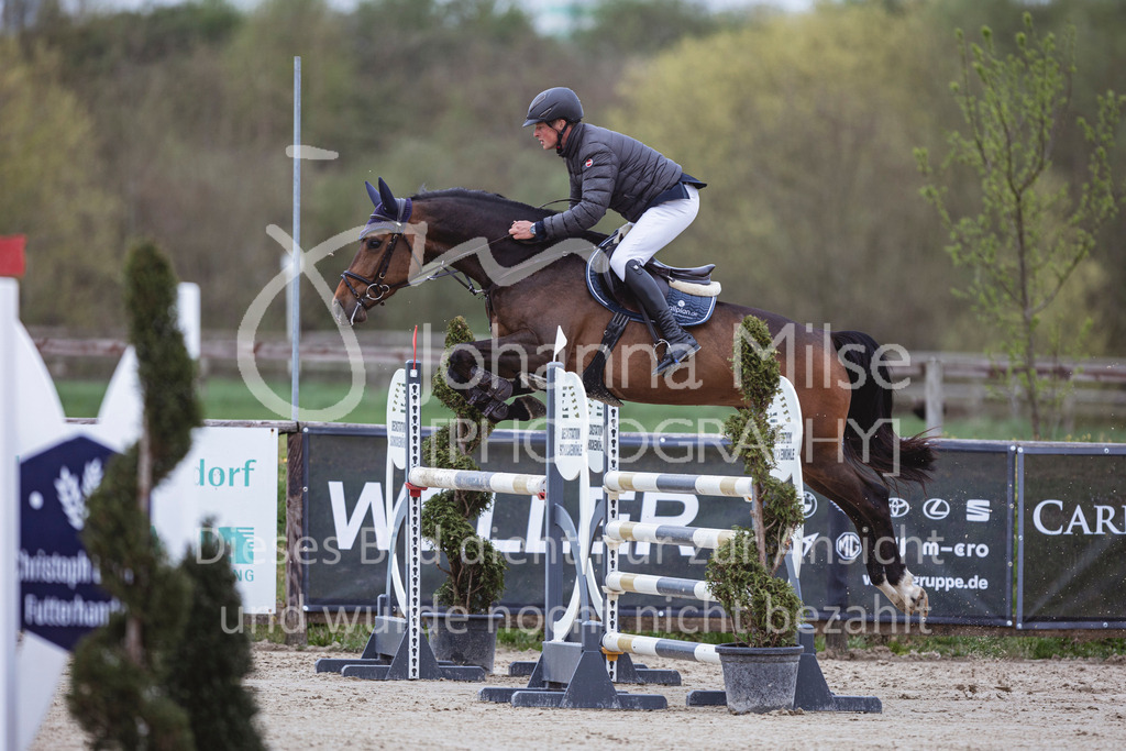 250417_Springpferde-L1-201 | Deine schönsten Turniermomente als professionelle Fotos! Entdecke hochwertige Pferdesport-Fotografie im Online-Shop. Jetzt Fotos finden & bestellen!